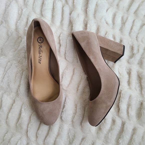 Bella Vita Shoes - New NIB Bella Vita Suede Taupe Tan Size 10 Wide Women's Block High Heel Shoes